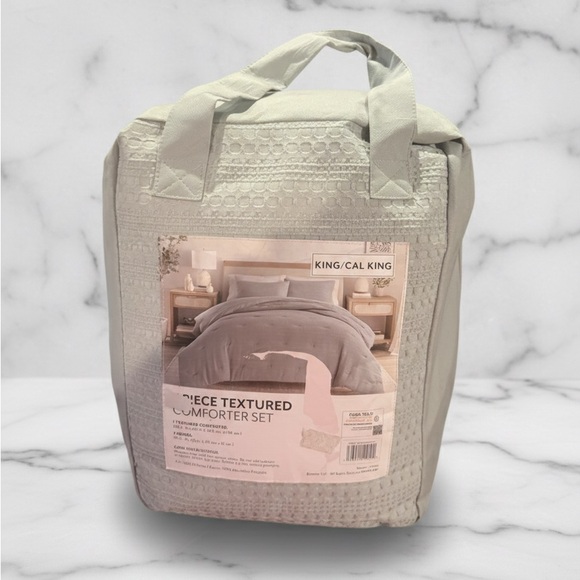 King/Cal King Textured Comforter Set NWT